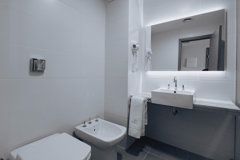Bathroom 5, SEC Hotel, General Pueyrredón