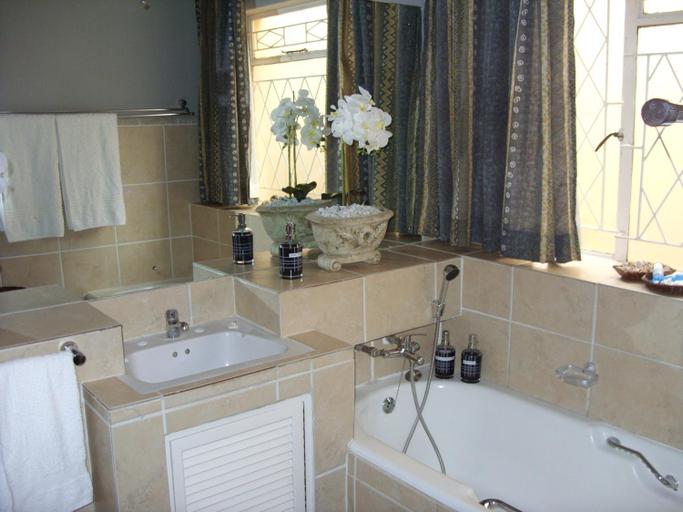 Bathroom 3, Little Umhlanga. Sunflower suite., City of Tshwane