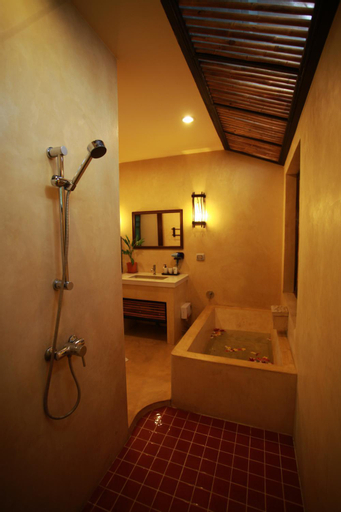Bathroom 10