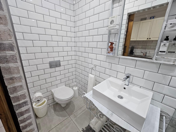 Bathroom 11