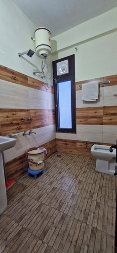 Bathroom 4, White Villa, Shimla
