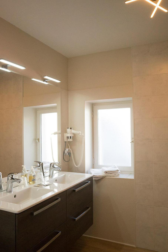 Bathroom 3, Revigora, Isère