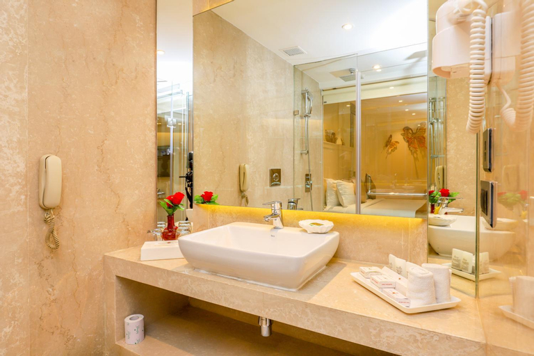 Bathroom 9