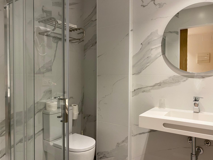 Bathroom 5, HOTEL LOTUS, Pontevedra