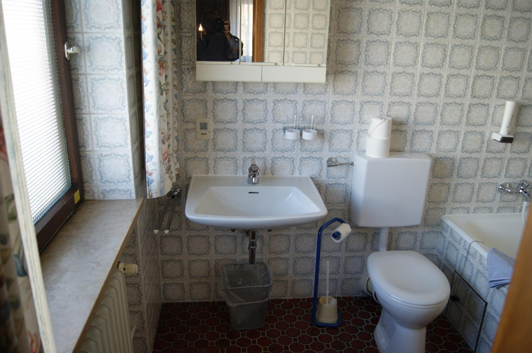 Bathroom 5, Gastehaus Charlotte, Miesbach