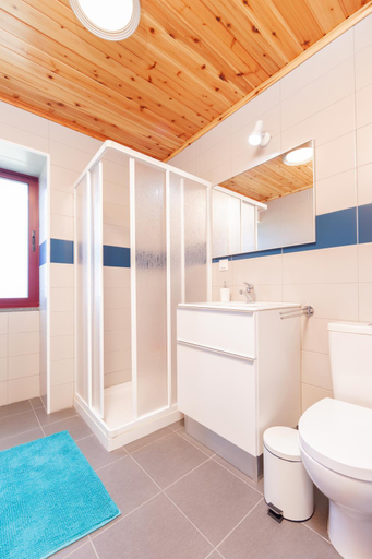 Bathroom 3, Melo's Place, Madalena