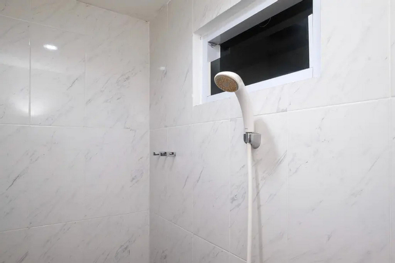 Bathroom 12