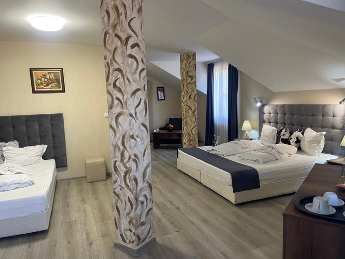 Others 4, Hotel Ostrova, Plovdiv