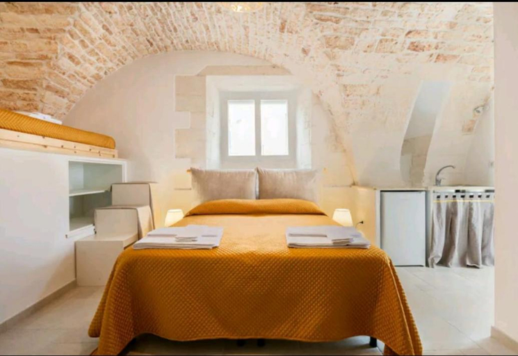 Others 5, La pietra del duca, Taranto