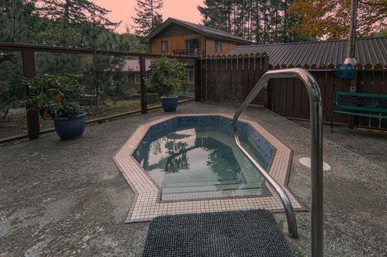 Others 5, Cusheon Lake Resort, Capital