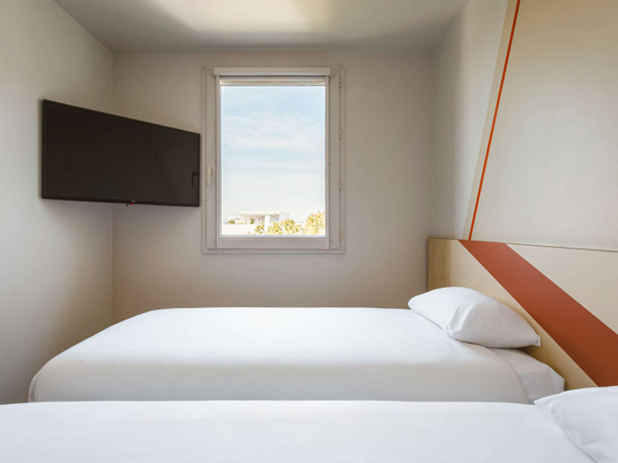 Bedroom 12