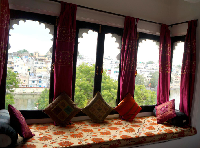 Bedroom 3, Karohi Haveli, Udaipur