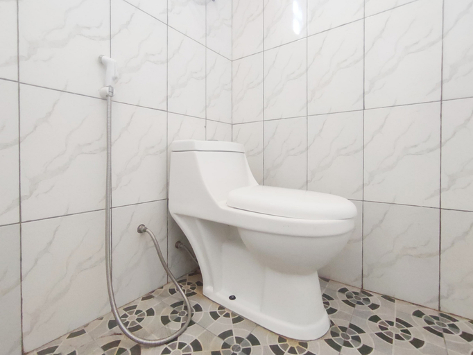 Bathroom 2, Kayon Lawu RedPartner, Karanganyar