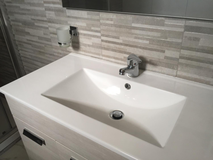 Bathroom 13