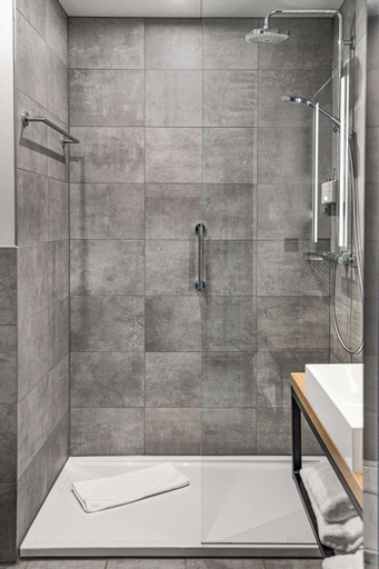 Bathroom 14