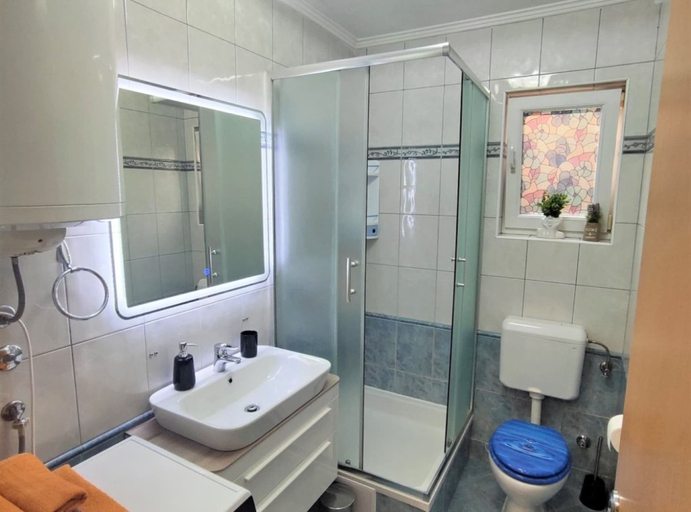 Bathroom 3, Exquisite Crikvenica Apartment With Balcony, Crikvenica
