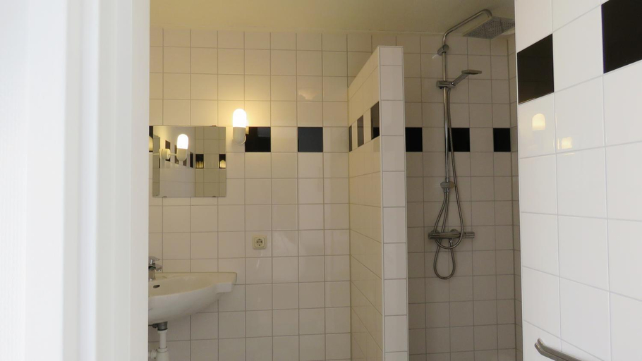 Bathroom 3, Hotel Marktzicht, Harderwijk