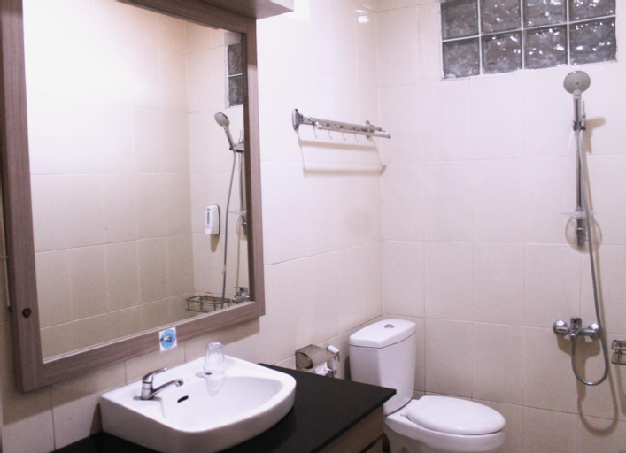 Bathroom 7