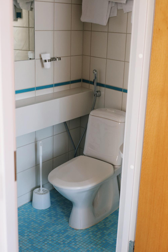 Bathroom 3, Hesehotelli Turku Linja-autoasema, Finland Proper