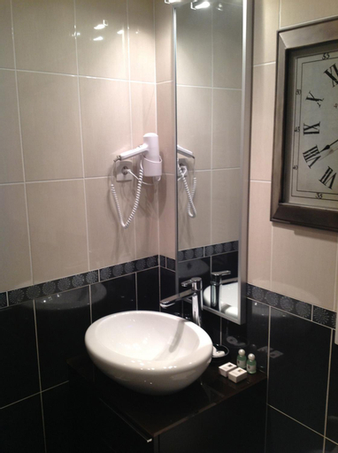 Bathroom 6