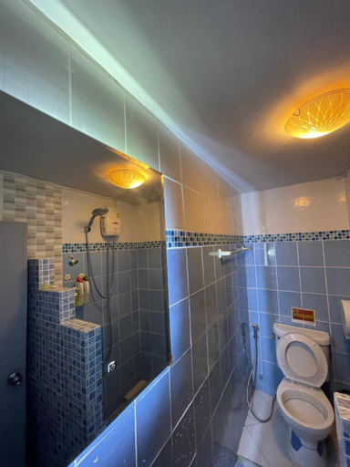 Bathroom 4, Acozyposhtel, Don Muang