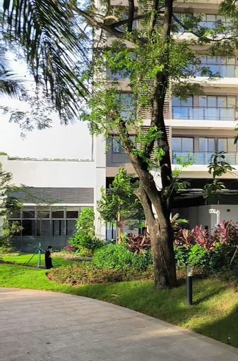 Exterior & Views 12