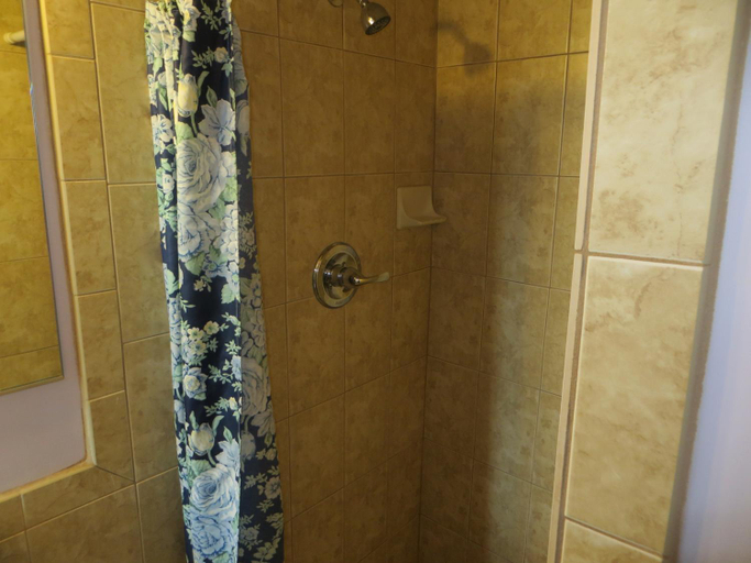 Bathroom 1, Park Cienega Motel, Los Angeles