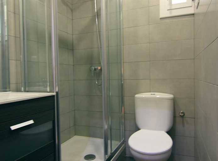 Bathroom 3, MUNNE - Spacious apartments next to FC Barcelona, Barcelona