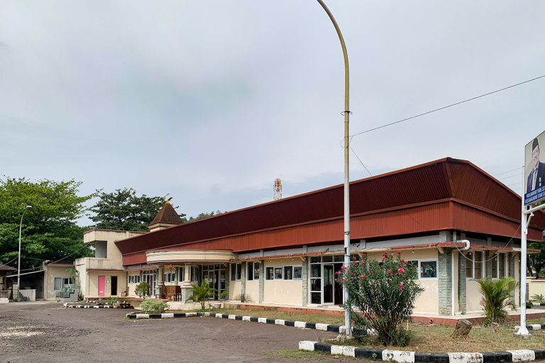 Exterior & Views 2, Hotel Mangku Putra Merak Mitra RedDoorz, Cilegon