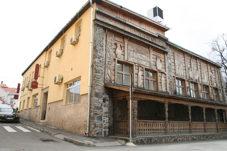 Exterior & Views