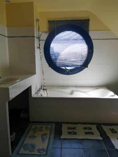 Others 2, Chambre dans Maison fleurie et calme, Morbihan
