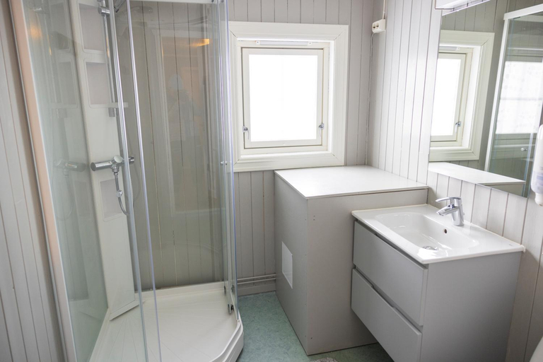 Bathroom 4, Lofoten Rorbuhotell, Moskenes