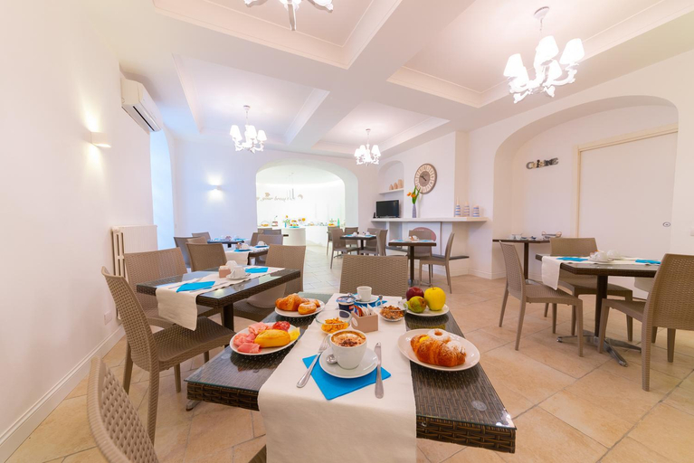 Food & Drinks 5, Villa Fortuna Holiday Resort., Napoli