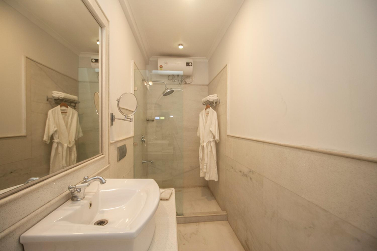 Bathroom 5, Amritara Chandra Mahal Haveli, Bharatpur