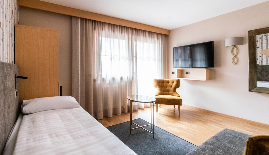 Bedroom 2, Garni Aritz, Trento