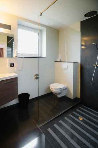 Bathroom 13
