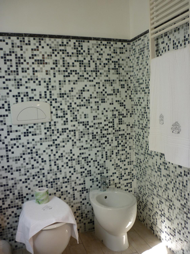 Bathroom 10