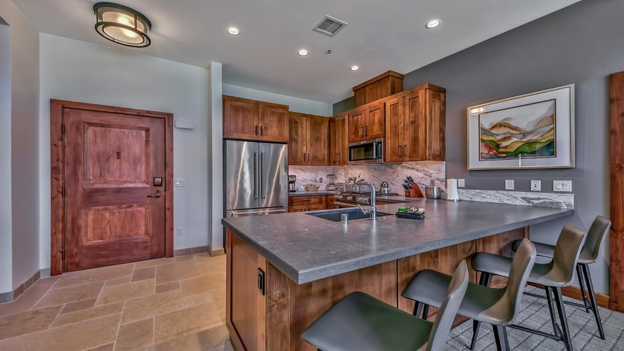 Dining Room 10