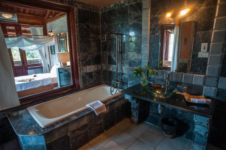 Bathroom 5, Van Chai Resort, Sầm Sơn