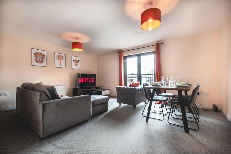 4, BEST PRICE! 2 Bed City Centre - 4 single beds or 2 Super king, Smart TVs, Sofa Bed & FREE SECURE PAR, Southampton