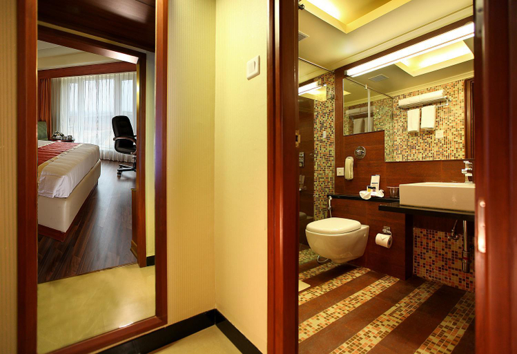 Bathroom 5, La Classic Hotel, Bangalore