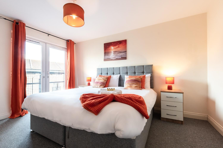 2, BEST PRICE! 2 Bed City Centre - 4 single beds or 2 Super king, Smart TVs, Sofa Bed & FREE SECURE PAR, Southampton