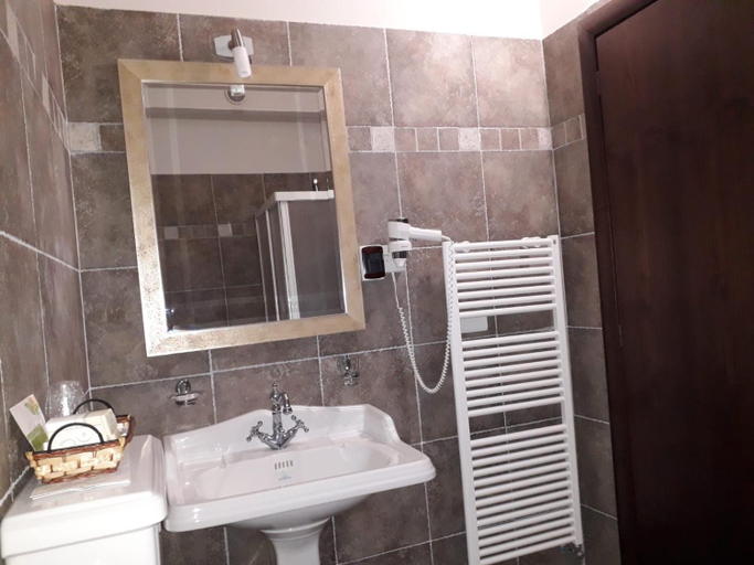 Bathroom 5, Palazzo Marzano, Vibo Valentia