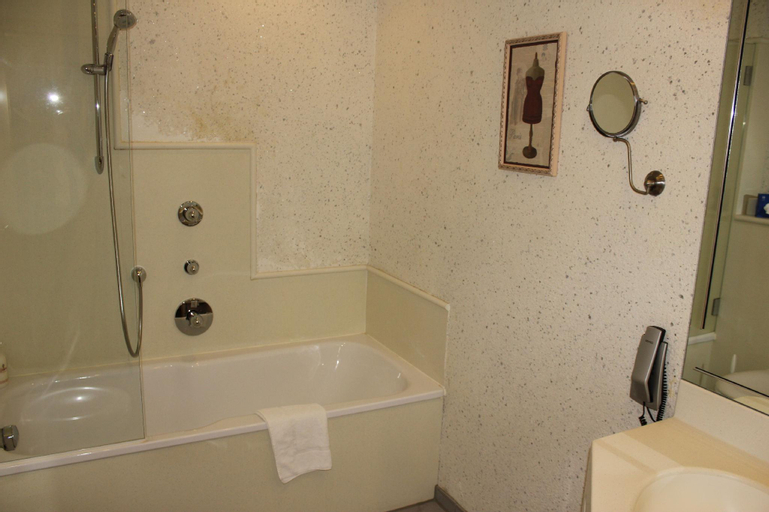 Bathroom 7