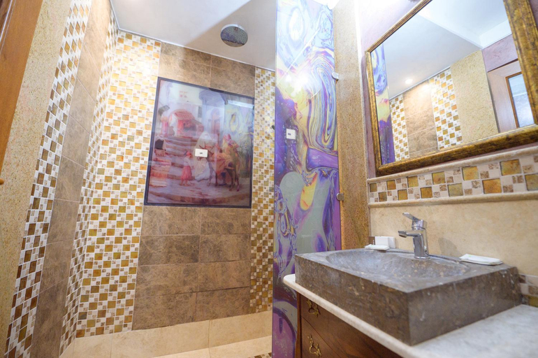 Bathroom 2, Hotel Iris-Mimoza, Mangalia