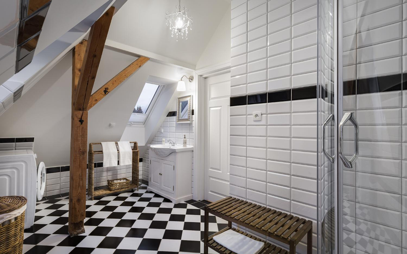 Bathroom 2, Palacyk Szklarska, Jelenia Góra
