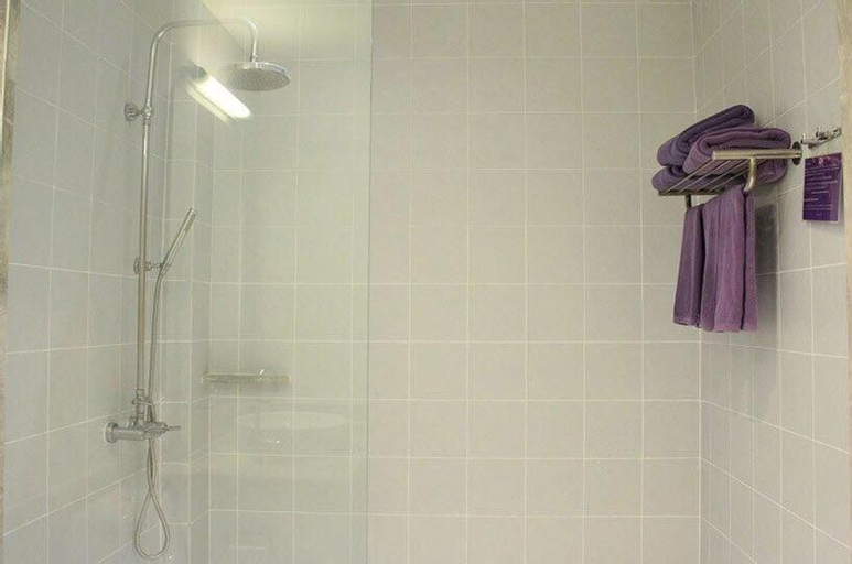 Bathroom 17