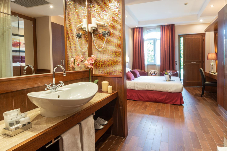 Bathroom 19