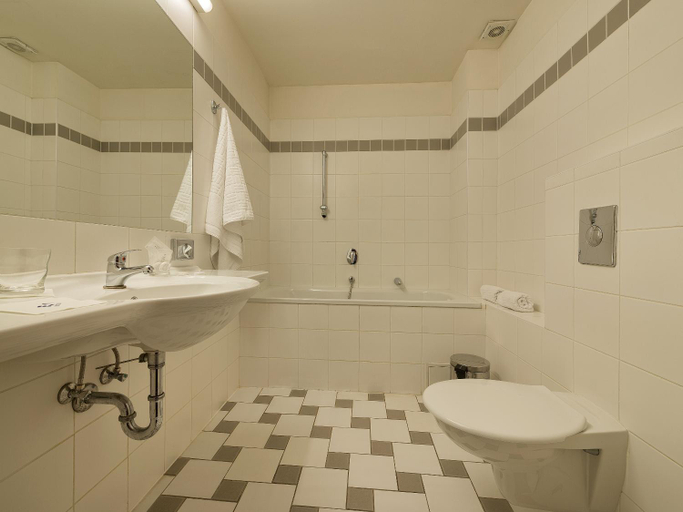 Bathroom 4, EA Hotel Populus, Praha 3