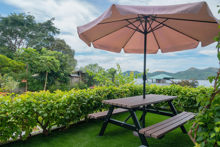 Others 3, Hop Hostel, Coron